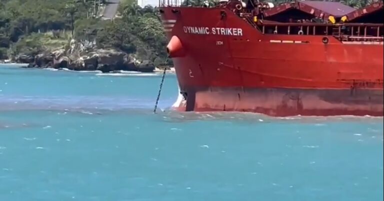 Barco choca con muelle de carga del Puerto “Taíno Bay” en Puerto Plata