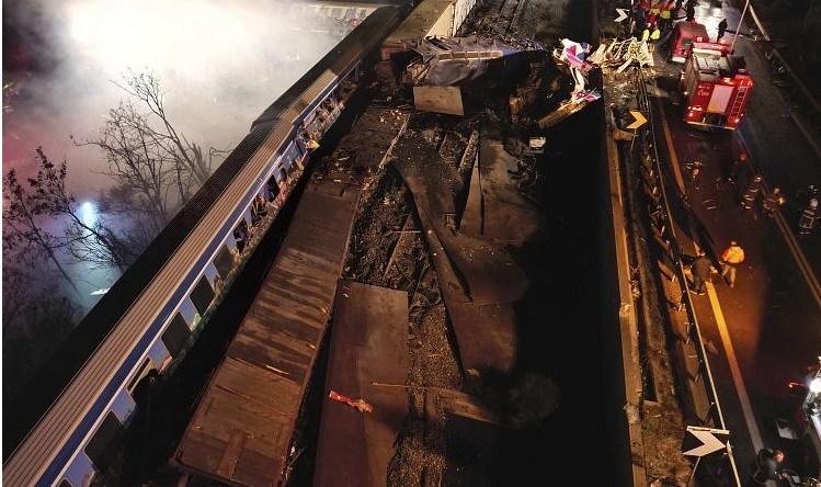 Confirman 36 muertos y 66 heridos en choque de trenes en Grecia
