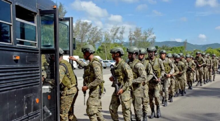 Abinader aumenta hasta en un 44% el sueldo a miembros de las Fuerzas Armadas