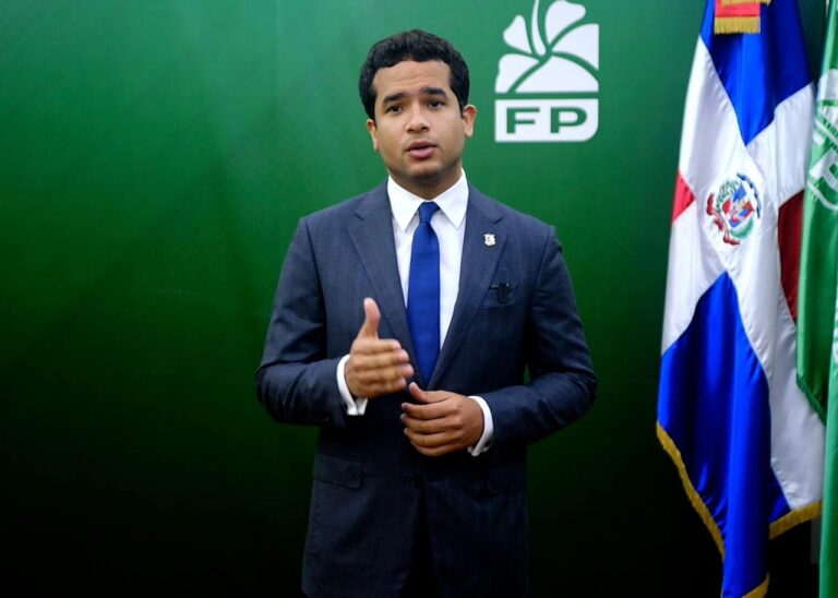 Omar Fernández: “Hoy dominicanos están vulnerables ante aumento de tasa en préstamos bancarios”