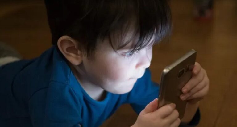 TikTok se bloqueará en el móvil de tu hijo si supera los 60 minutos de conexión durante el día