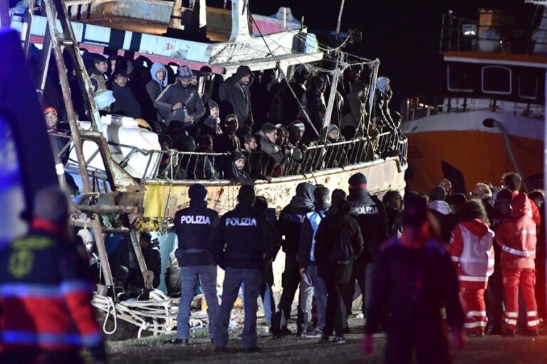 Italia rescata a más de 1.400 personas en 24 horas en una nueva ola de migrantes