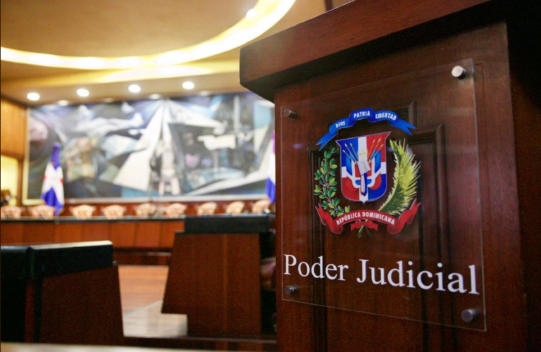 El Poder Judicial suspende a tres empleados de Santiago por falsificar instancia de un juez