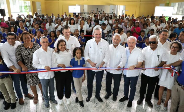 Abinader inaugura obras en SDE por más de RD$400 millones