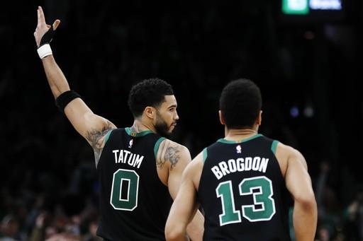 Tatum anota 39 y los Celtics vencen a un diezmado Jazz
