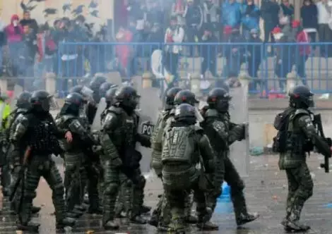 Un ataque con explosivos durante protesta deja 7 policías heridos en Colombia