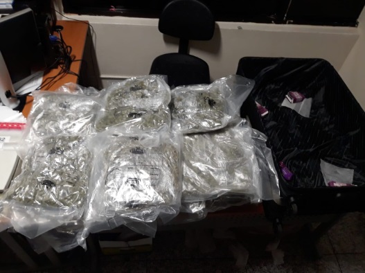 Incautan en el AILA 138 paquetes de marihuana distribuidos en seis maletas