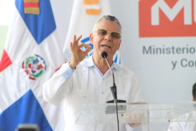 Manuel Jiménez destaca reducción deuda alcaldía SDE y remozamiento de parques