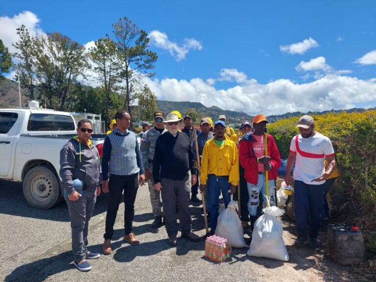 Medio Ambiente y otros organismos del Estado intensifican labores contra incendios en el  Parque Nacional José del Carmen Ramírez