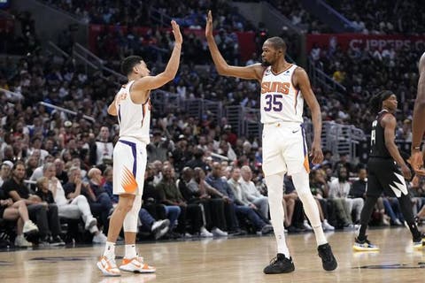 Durant anota 31, Suns vencen 112-100 a Clippers para tomar ventaja de 3-1 en la serie