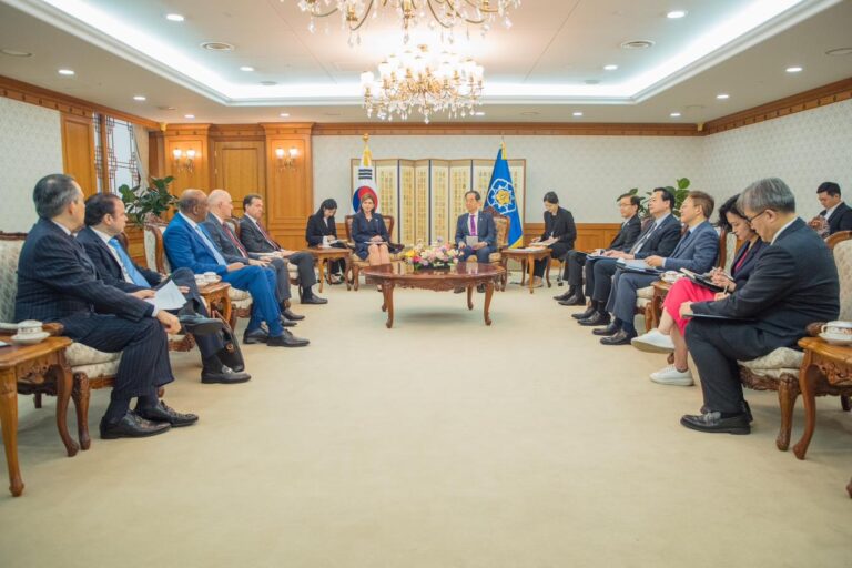 Vicepresidenta dominicana y primer ministro de Corea del Sur hablan de un TLC entre ambos países