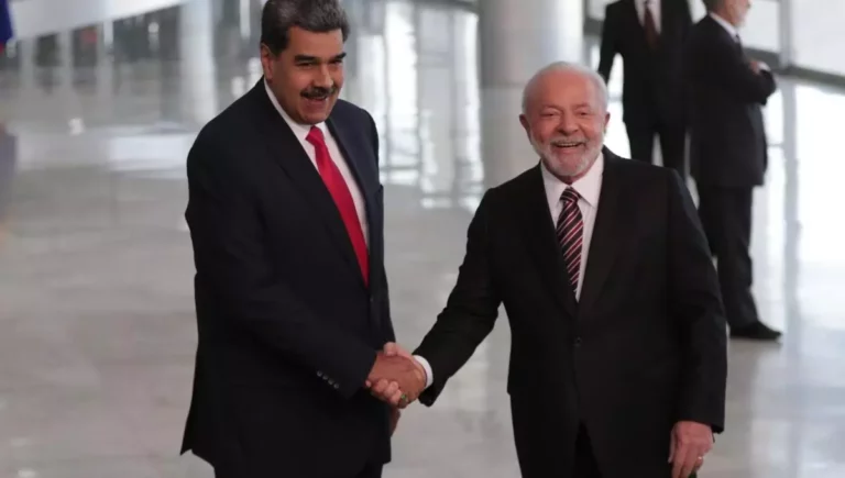 La oposición brasileña acusa a Lula de pisotear democracia al recibir a Maduro con honores