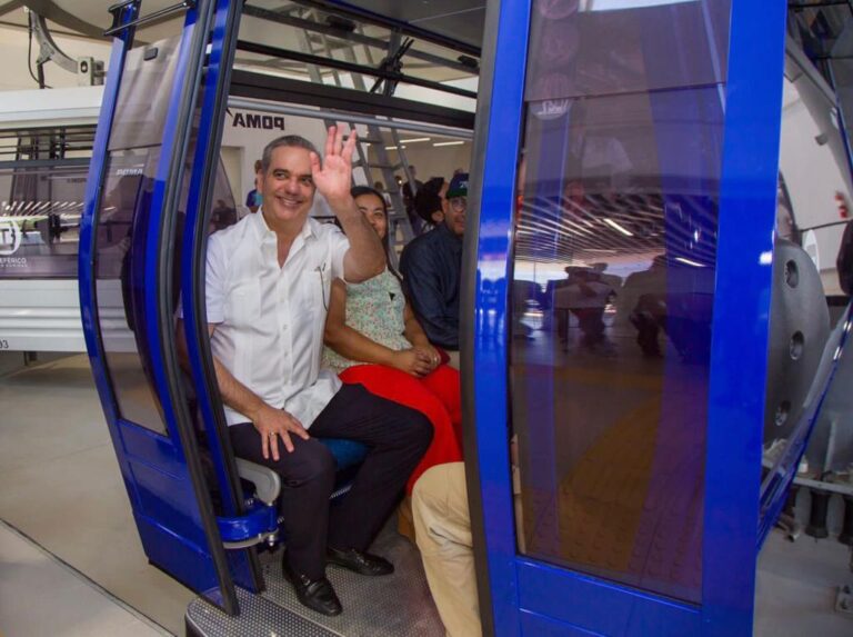 Presidente Abinader inaugura en Los Alcarrizos el teleférico más moderno  por su velocidad y potencia