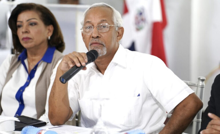 Ministro Angel Hernández afirma la educación dominicana está de cirugía
