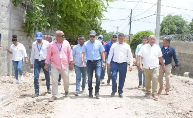 INAPA invierte más de RD$500 millones en obras para Azua; Arnaud supervisó trabajos de construcción