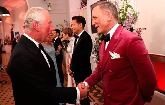 James Bond, el agente 007, al rescate de Carlos III en su coronación