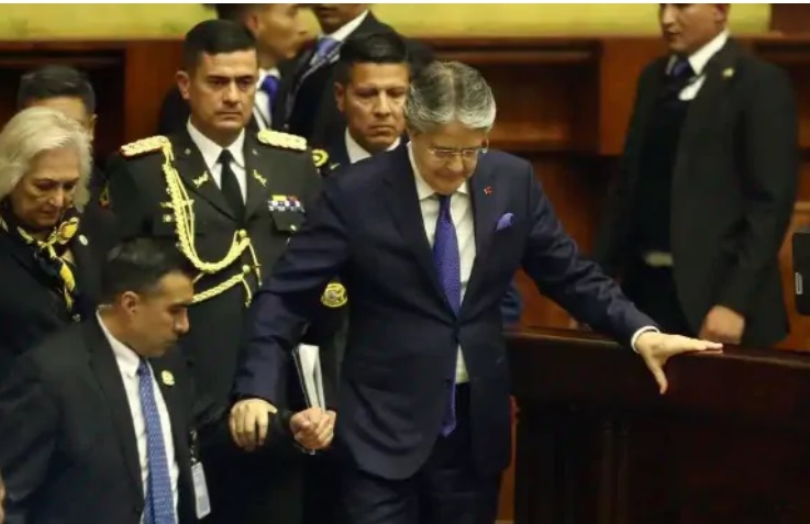El presidente de Ecuador disuelve el Parlamento y aplica la «muerte cruzada»