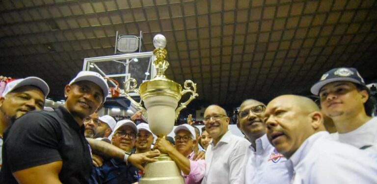 Club Sameji logra décimo título en básquet Santiago