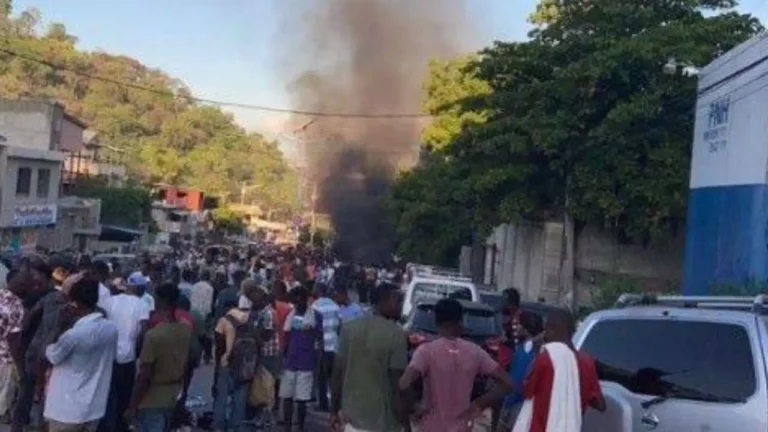 Población lincha cinco personas más en Haití