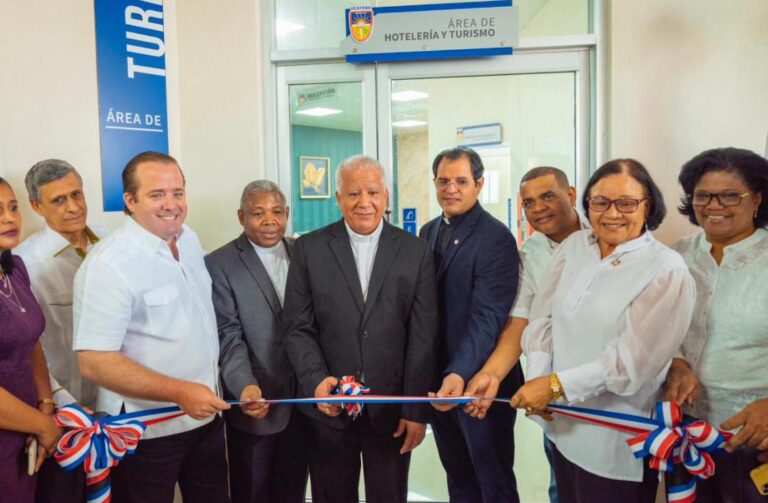 Ministro José Paliza inaugura laboratorios equipados en la Universidad Católica Tecnológica de Barahona