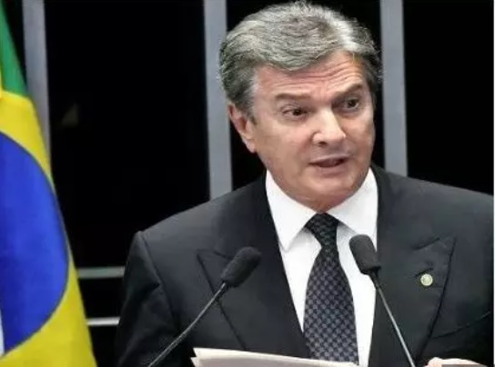 Expresidente brasileño Collor de Mello, condenado a casi 9 años de prisión por corrupción