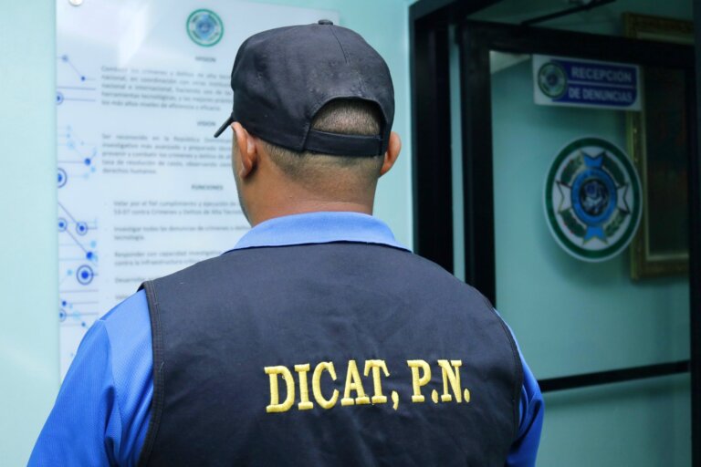 DICAT pide a la población mantenerse informada de los delitos de alta tecnología