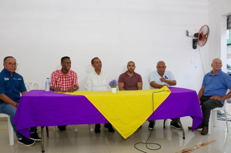 Domingo Contreras se reúne con comerciantes de Villa Consuelo y plantea coalición ciudadana con el sector