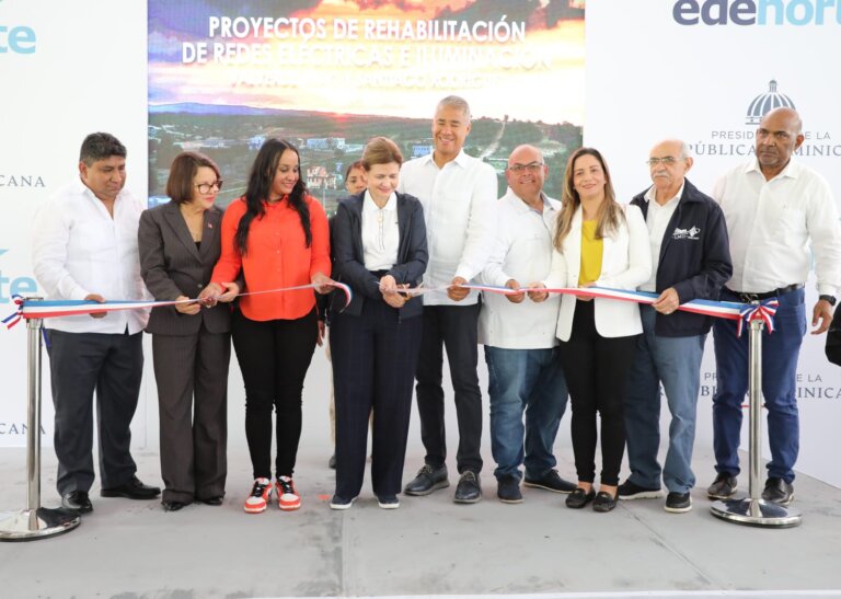 Gobierno inaugura nuevo centro INFOTEP, obras eléctricas, cuarteles policiales y una parroquia en Valverde