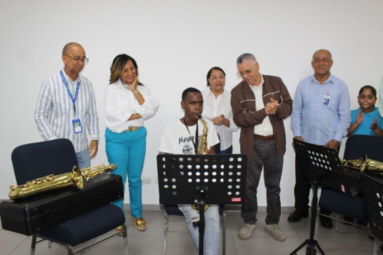 Ayuntamiento de SDE y Fundación AES Dominicana inauguran sistema municipal de bandas musicales 