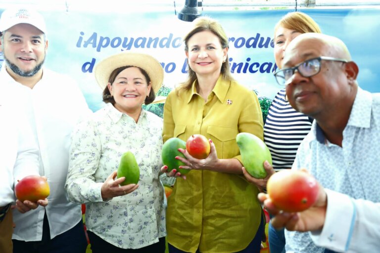 Vicepresidenta Raquel Peña visita Feria Expo Mango 2023
