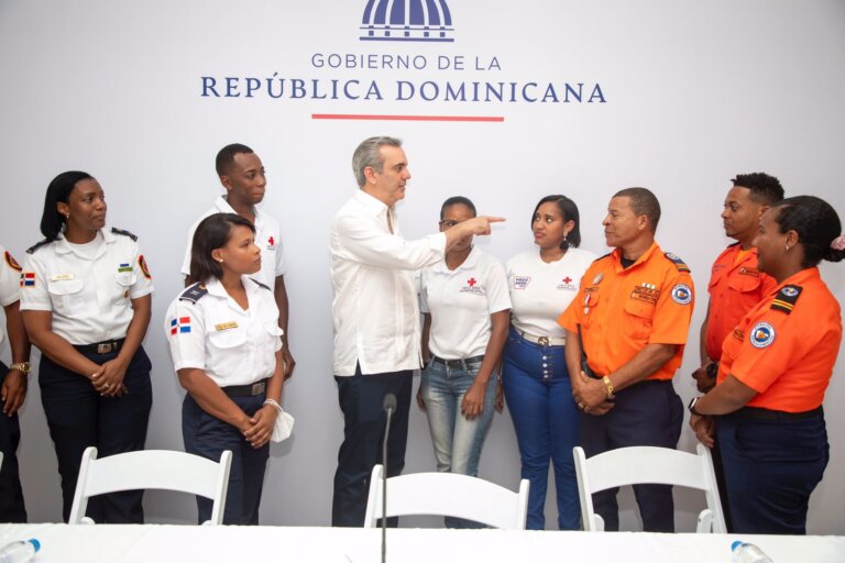 Presidente Abinader concluye jornada de actividades en La Romana y San Pedro; entrega reconstruido emblemático Polideportivo Eleoncio Mercedes