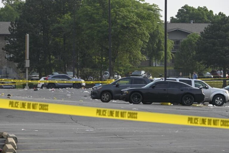 Balacera en Chicago deja 20 personas heridas y una muere