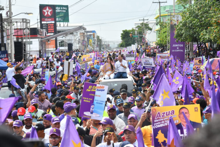 Abel Martínez y principales dirigentes del PLD marchan junto a miles de ciudadanos en la capital dominicana
