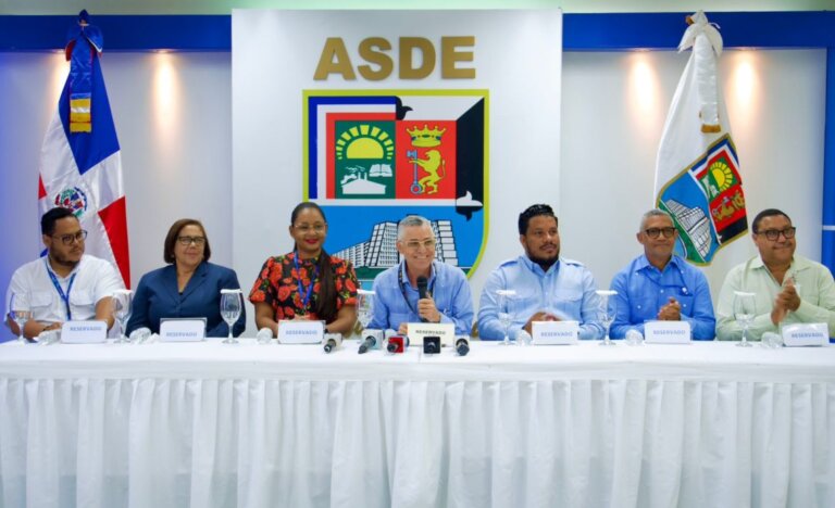 Alcalde Manuel Jiménez anuncia compra de 50 camiones recolectores a un costo de RD$380 millones