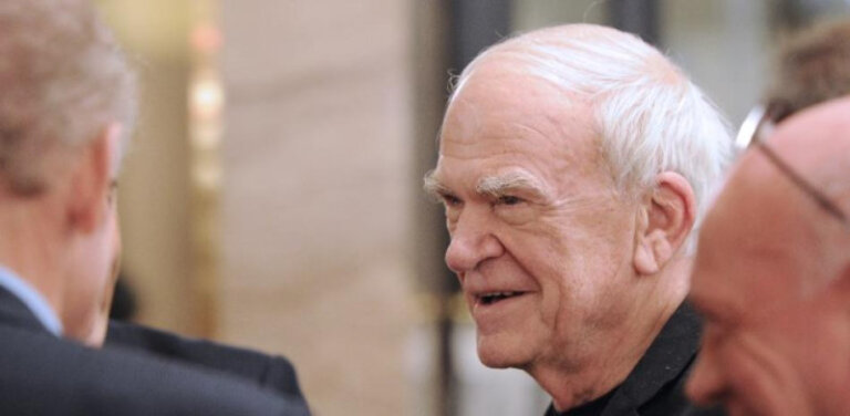 El escritor Milan Kundera muere a los 94 años de edad