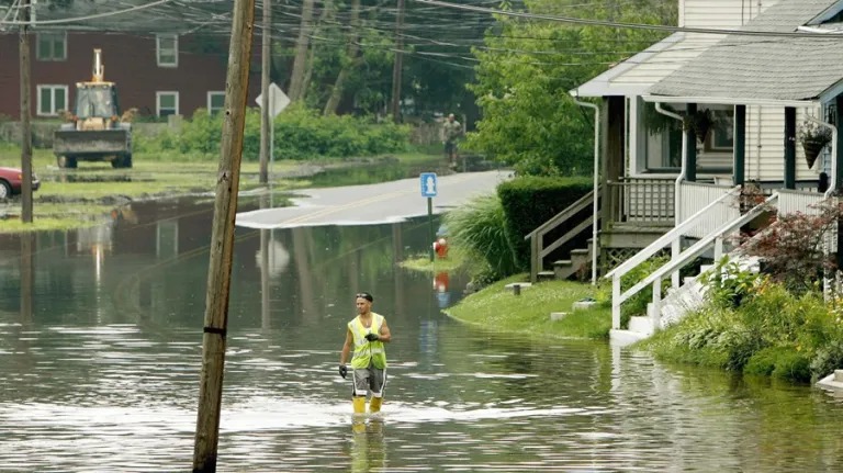 Al menos cuatro muertos y tres desaparecidos por inundaciones en Pensilvania, EE.UU.