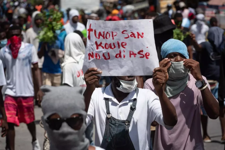 Miles de haitianos salen a la calle para protestar contra la inseguridad