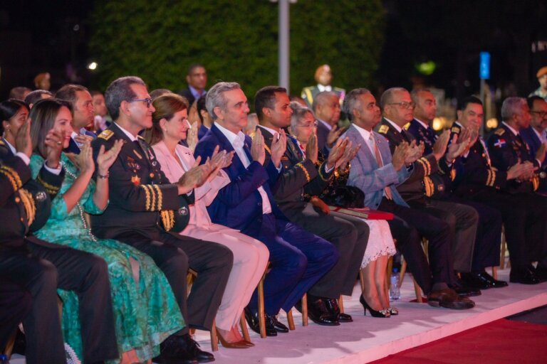 Presidente Abinader y vicepresidenta encabezan acto 76 aniversario del 1.er Regimiento Dominicano Guardia Presidencial