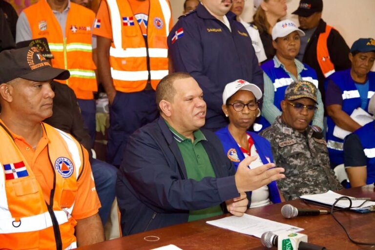 Alcalde Carlos Guzmán dispone de todos los equipos para preservar vidas por paso de tormenta Franklin