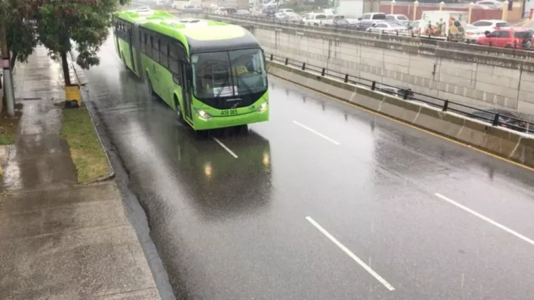 Disponen autobuses de OMSA para traslado de personas a los albergues