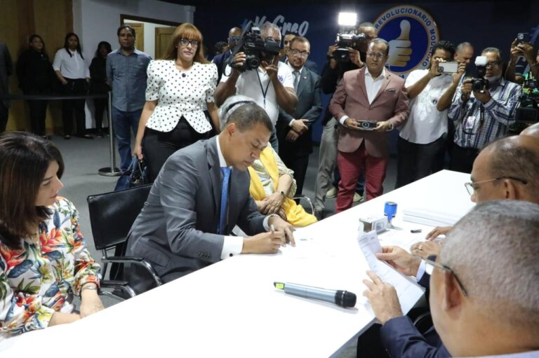 CNEI del PRM recibe inscripción de precandidatura presidencial de Guido Gómez Mazara