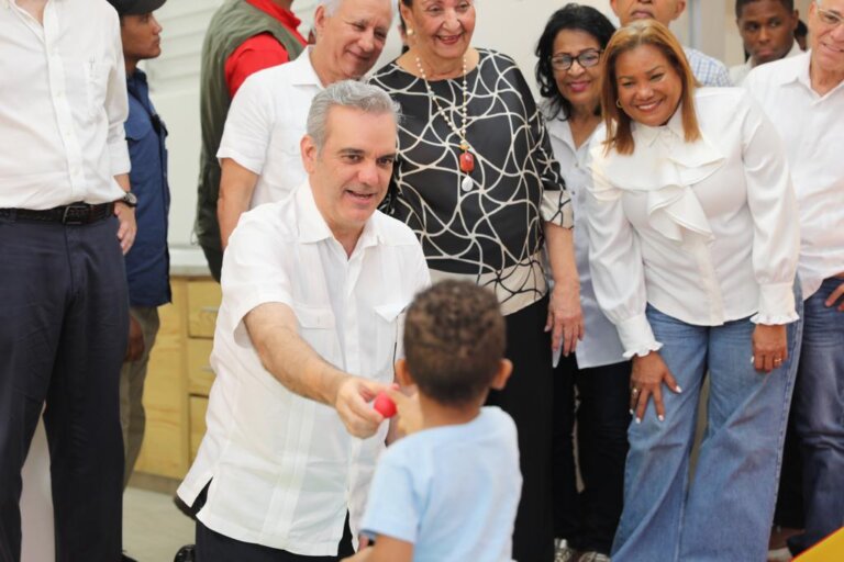 Presidente Abinader entrega 494 apartamentos e inaugura 5 obras en Gran Santo Domingo