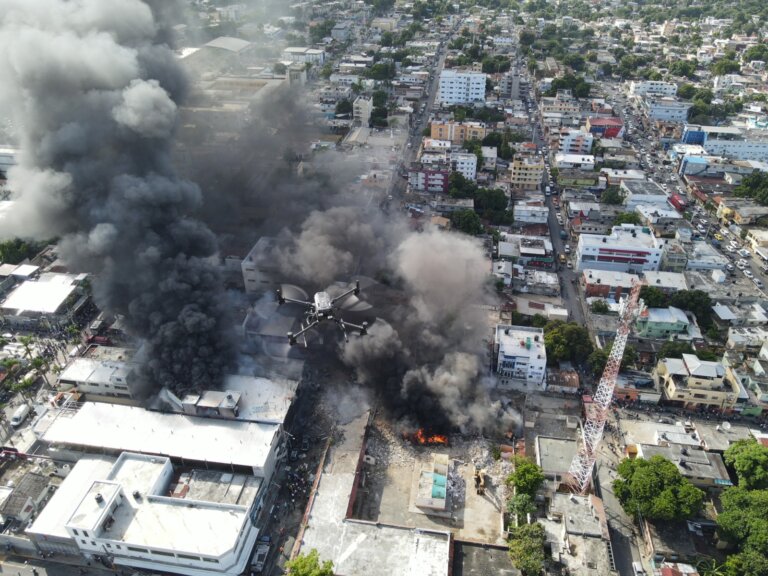 911 confirma «al menos dos muertos» y decenas de afectados en explosión de San Cristóbal
