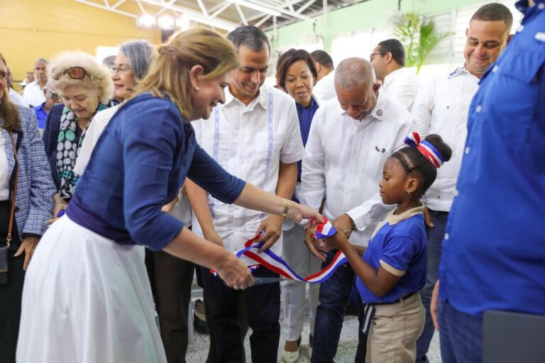 Gobierno entrega tres escuelas primarias en La Romana, Monte Plata y San Cristóbal garantizando educación de calidad a 2,205 estudiantes