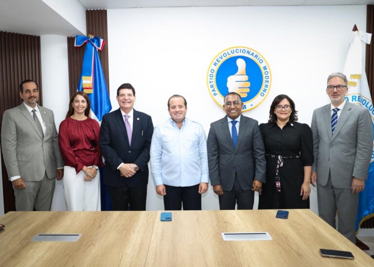 PRM recibe visita de la Asociación de Industrias de la República Dominicana