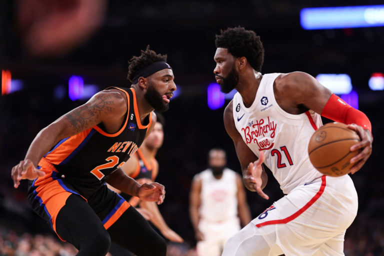 Los Knicks  de Nueva York no pierden de vista a Joel Embiid
