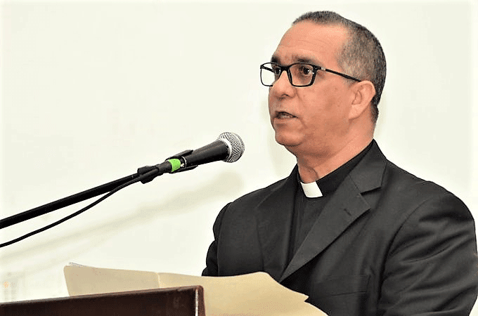 Presidente del Episcopado afirma  la JCE «le cogió lo tarde» para prohibir la propaganda política