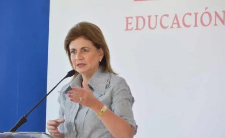 Vicepresidenta Raquel Peña invita a estudiar con ahínco y “a respetar a sus maestras y maestros”