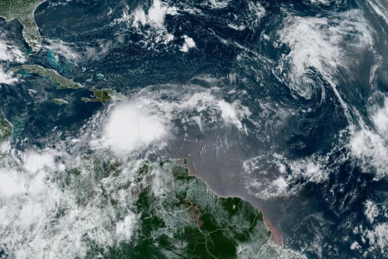 Haití y Puerto Rico, bajo alerta de inundaciones por tormenta Franklin