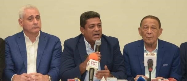 Fiquito Vásquez y Julio Mariñez también renuncian del PRD por alianza con el PLD y la FP